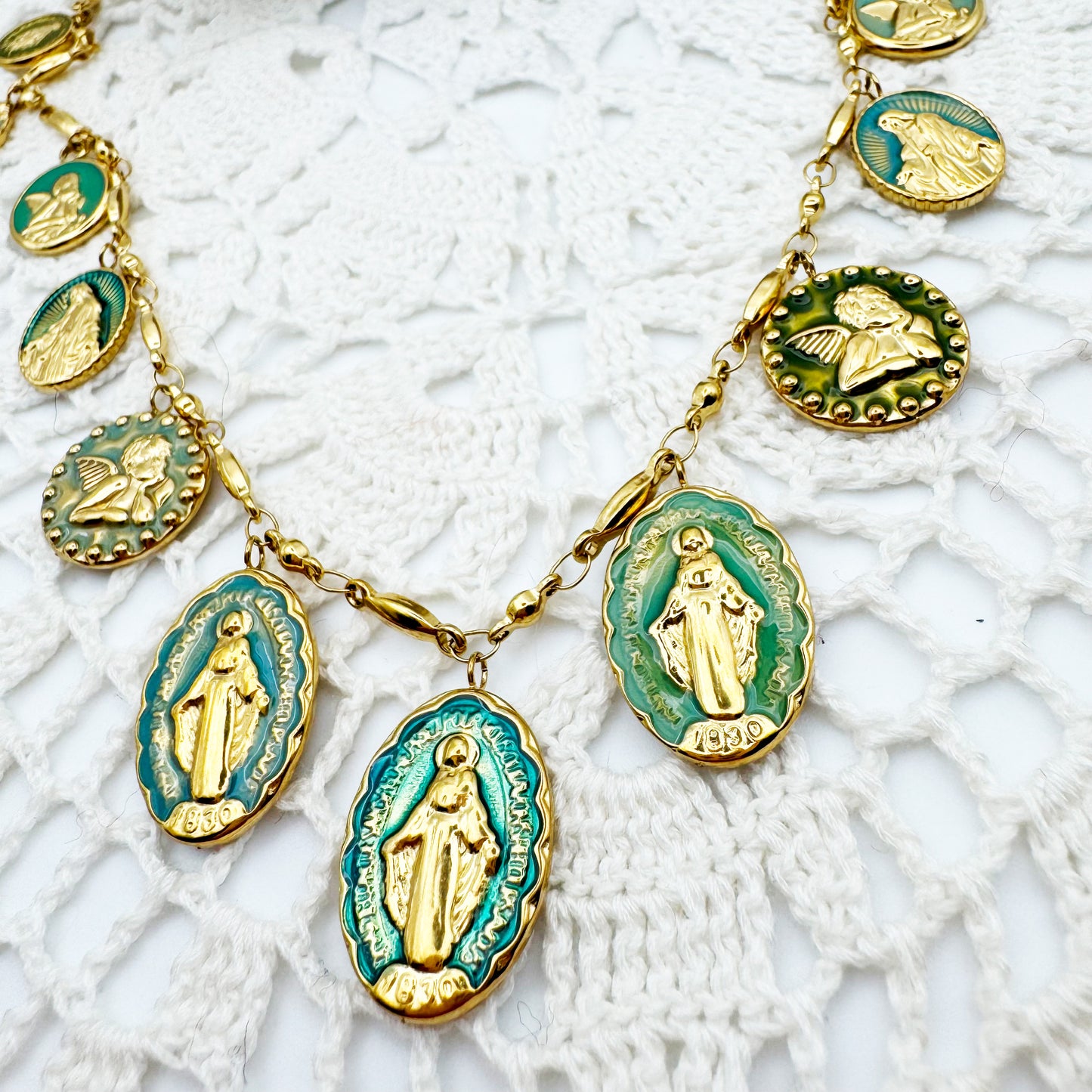 Collier Chaine barre pampilles ovales religion bleu