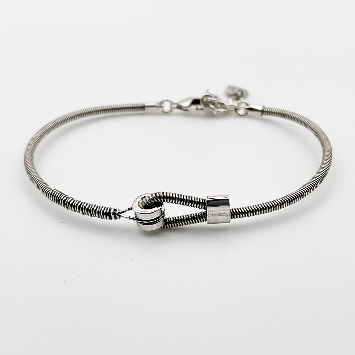 Bracelet corde de basse horizontale