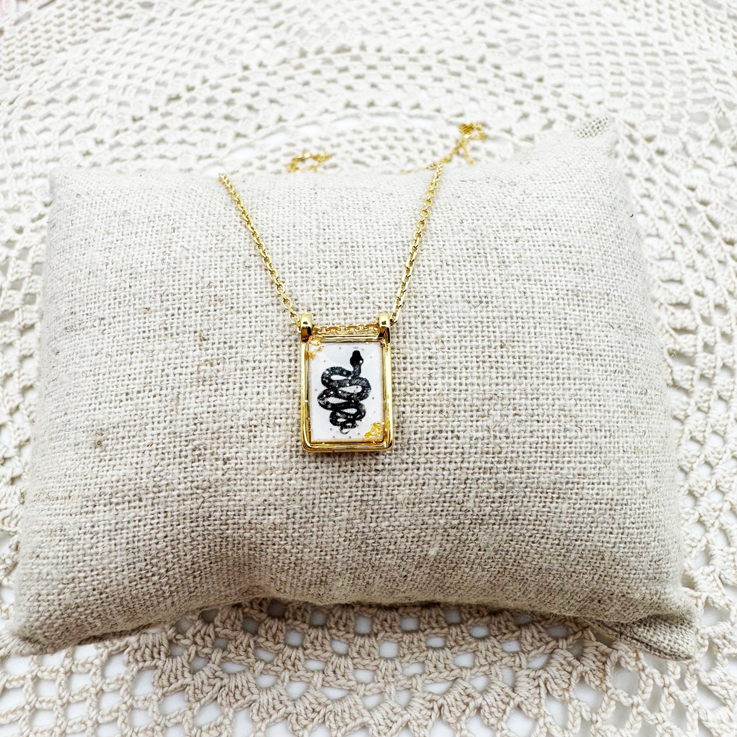 AMULET - Collier scapulaire simple Snake