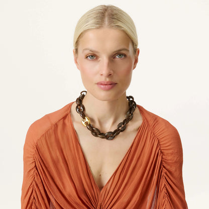 Collier Small Turtle Dark Brown Marble