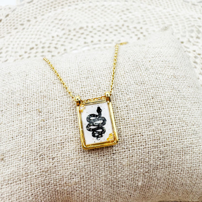 AMULET - Collier scapulaire simple Snake