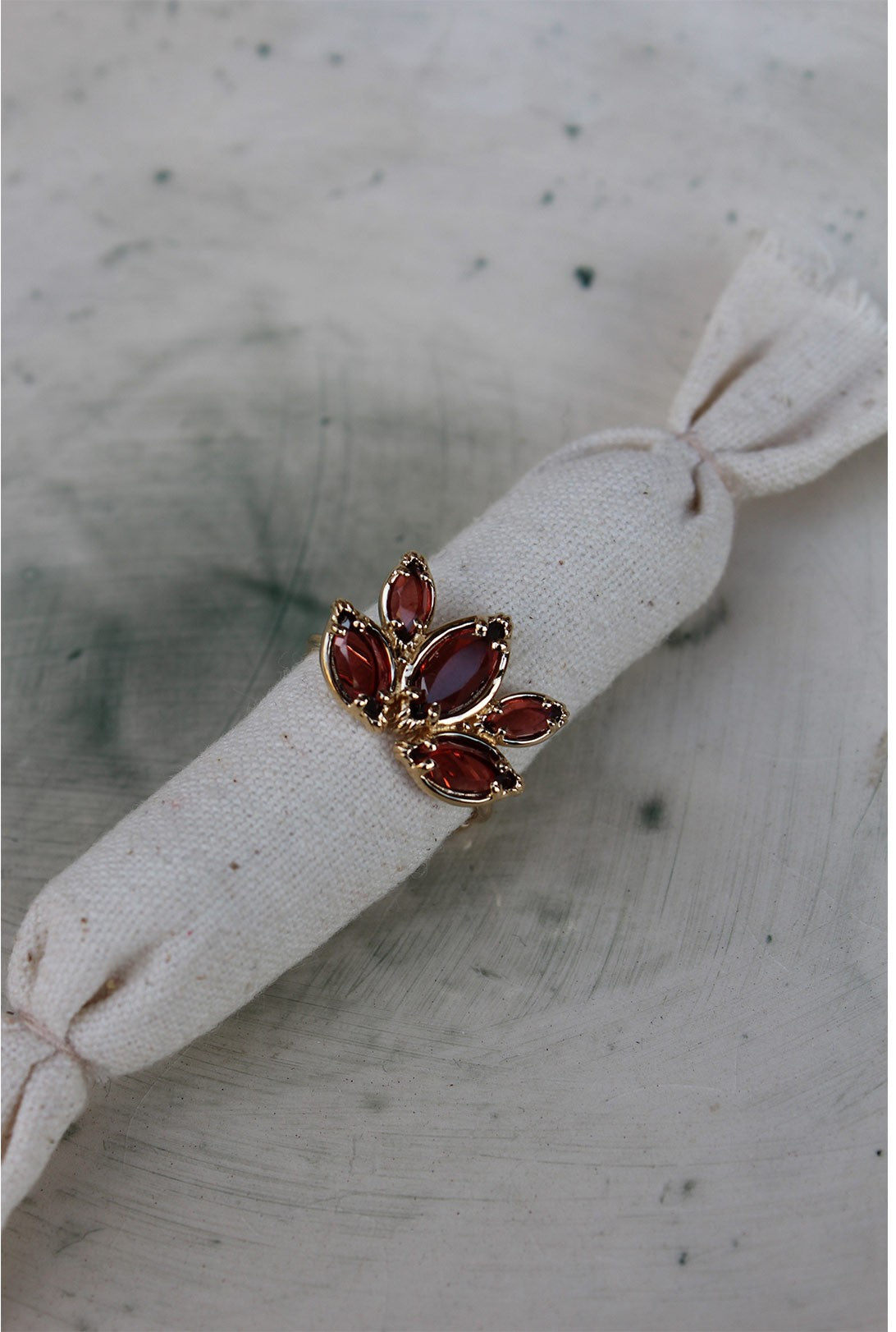 Bague sertie 767 Lotus Grenat